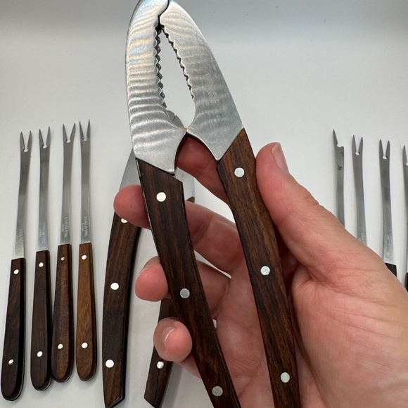 Teak wood handled nut cracker or shellfish cracker set. Vintage made in Japan. - Picture 12 of 12